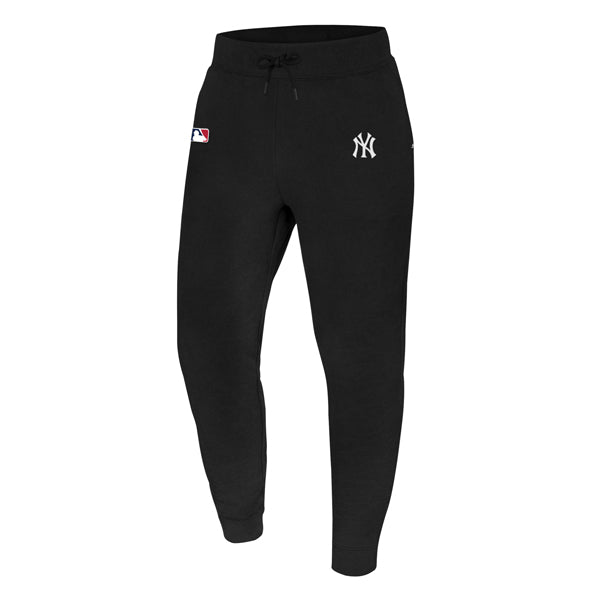 The model is wearing these MLB New York Yankees Base Runner Burnside ’47 Sweatpants in black. 1