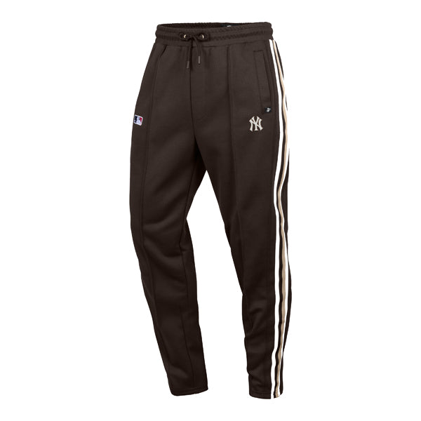 The model is wearing these MLB New York Yankees Jetway ’47 Track Pants in dark brown. 1
