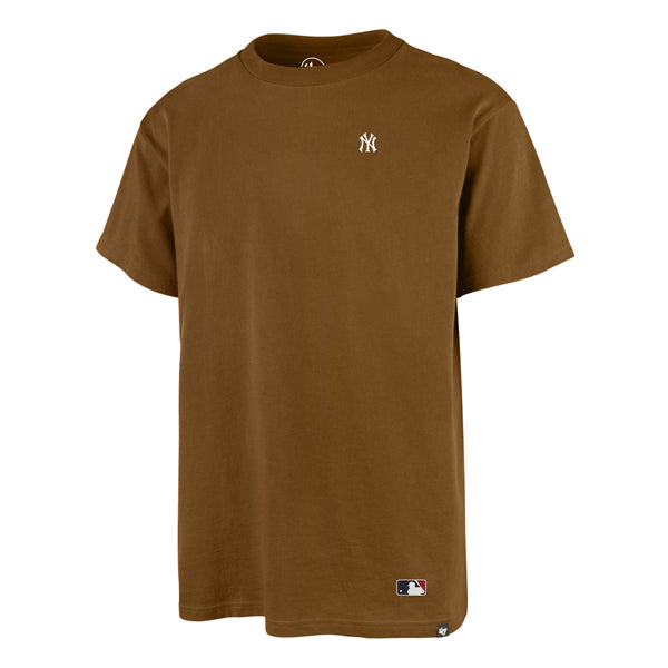 The model is wearing this MLB New York Yankees Base Runner ’47 Echo T-Shirt in brown. 1