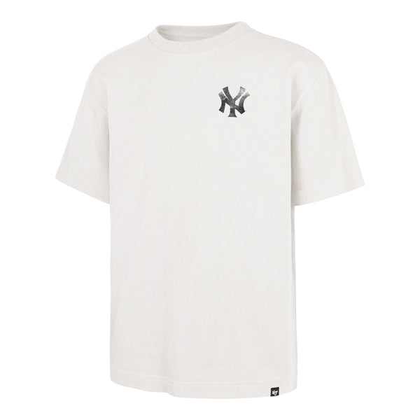 The model is wearing this MLB New York Yankees Petiole ’47 Foundation T-Shirt in light beige. 1