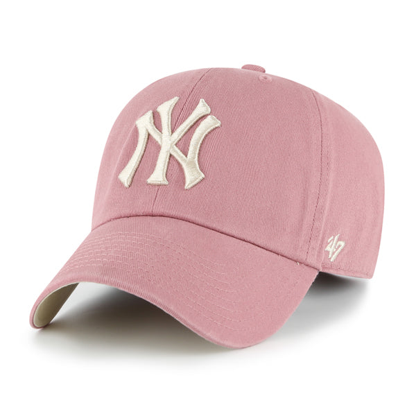 Pictured is this MLB New York Yankees Ballpark ’47 CLEAN UP cap in pink. 1