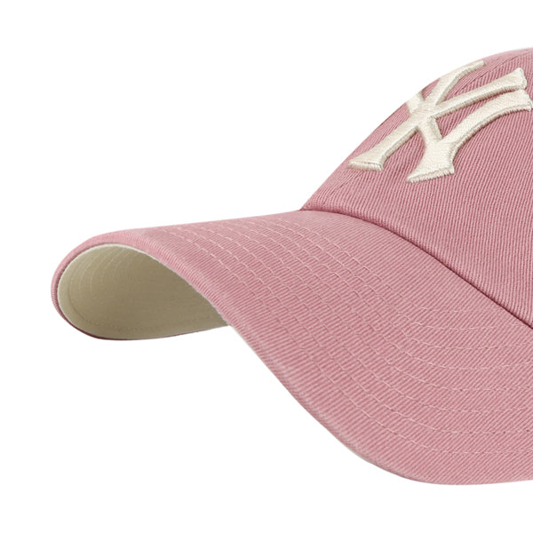 Pictured is this MLB New York Yankees Ballpark ’47 CLEAN UP cap in pink. 3