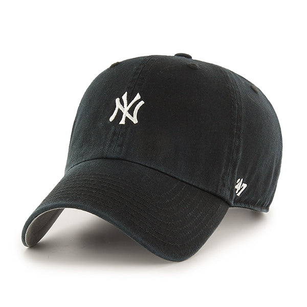 Pictured is this MLB New York Yankees Base Runner ’47 CLEAN UP cap in black. 1