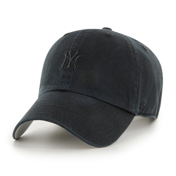 Pictured is this MLB New York Yankees Base Runner ’47 CLEAN UP cap in black. 1