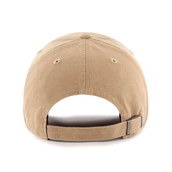 Pictured is this MLB New York Yankees Base Runner ’47 CLEAN UP cap in beige. 2