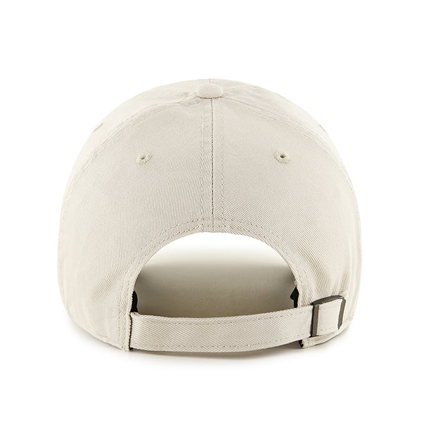 Pictured is this MLB New York Yankees Mini Logo Base Runner ’47 CLEAN UP cap in natural. 2