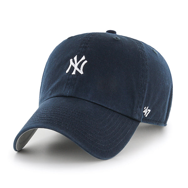 Pictured is this MLB New York Yankees Mini Logo Base Runner ’47 CLEAN UP cap in navy. 1