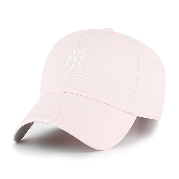 Pictured is this MLB New York Yankees Base Runner ’47 CLEAN UP cap in light pink. 1
