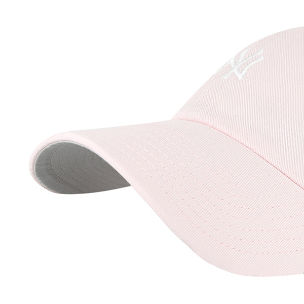 Pictured is this MLB New York Yankees Base Runner ’47 CLEAN UP cap in light pink. 3