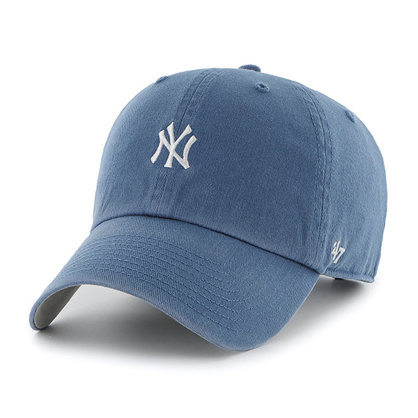 Pictured is this MLB New York Yankees Base Runner ’47 CLEAN UP cap in blue. 1