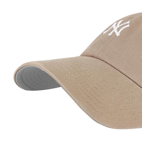 Pictured is this MLB New York Yankees Base Runner ’47 CLEAN UP cap in brown. 3