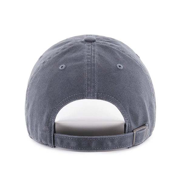 Pictured is this MLB New York Yankees Mini Logo Base Runner '47 CLEAN UP cap in vintage navy. 2