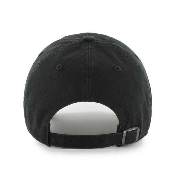 Pictured is this MLB New York Yankees Script Base Runner ’47 CLEAN UP cap in black. 2