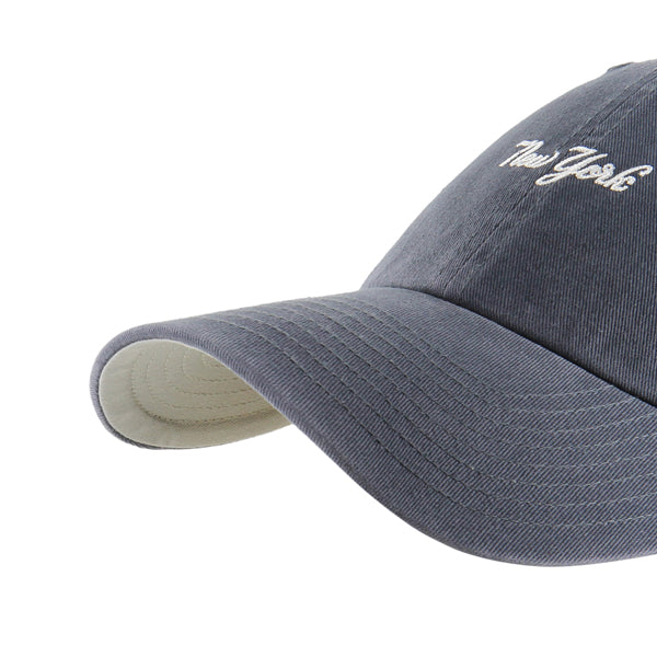 Pictured is this MLB New York Yankees Script Base Runner ’47 CLEAN UP cap in navy. 3