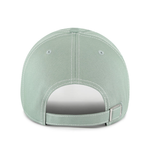 Pictured is this MLB New York Yankees Contrast Stitch '47 CLEAN UP cap in green. 2