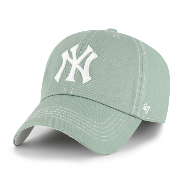 Pictured is this MLB New York Yankees Contrast Stitch ’47 CLEAN UP cap in green. 1
