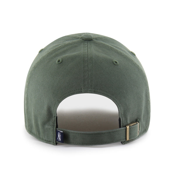 Pictured is this MLB New York Yankees Icon ’47 CLEAN UP cap in green. 2