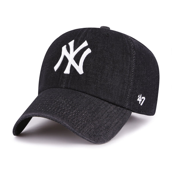 Pictured is this MLB New York Yankees Lennon ’47 CLEAN UP cap in black. 1