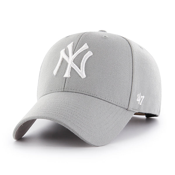 Pictured is this MLB New York Yankees Snapback ’47 MVP cap in grey. 1