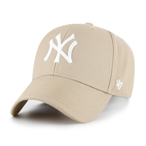 Pictured is this MLB New York Yankees Snapback ’47 MVP cap in beige. 1