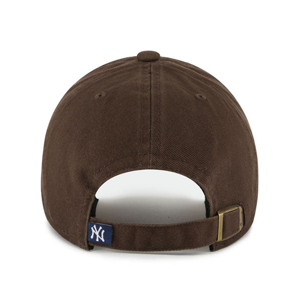Pictured is this MLB New York Yankees ’47 CLEAN UP cap in Dark grey. 2