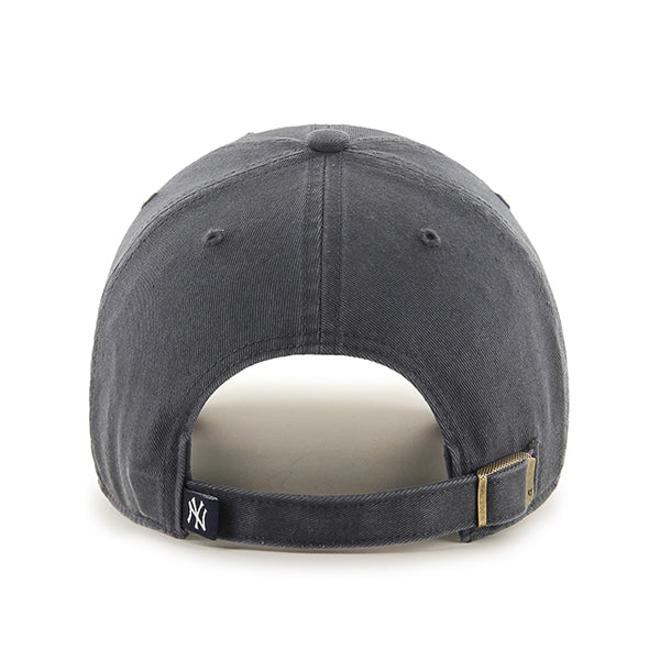 Pictured is this MLB New York Yankees ’47 CLEAN UP cap in dark grey. 2