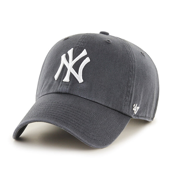 Pictured is this MLB New York Yankees ’47 CLEAN UP cap in dark grey. 1