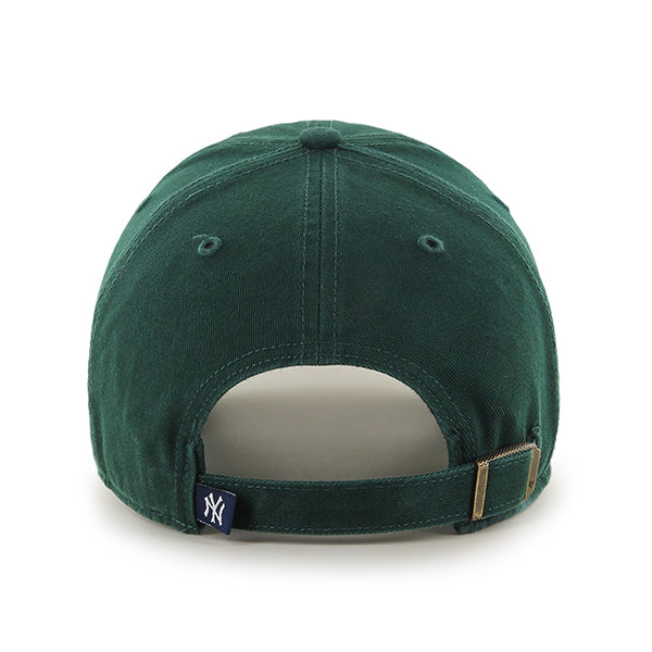 Pictured is this MLB New York Yankees ’47 CLEAN UP cap in dark green. 2