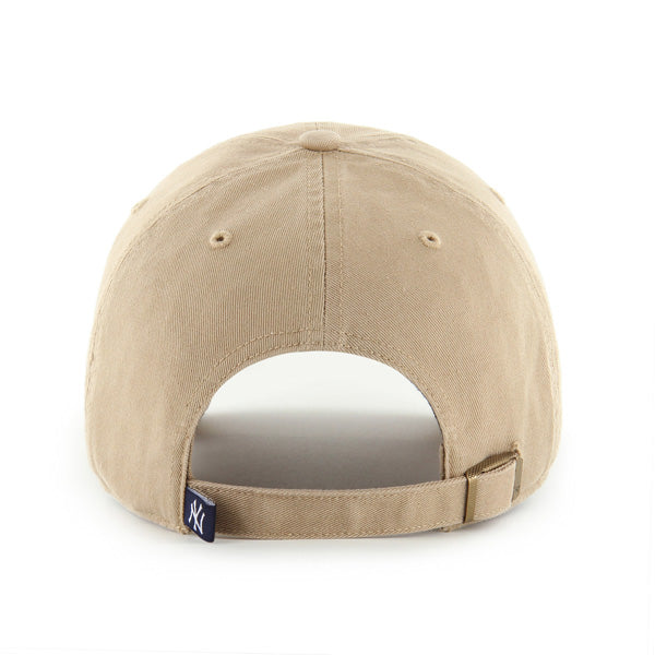 Pictured is this MLB New York Yankees ’47 CLEAN UP cap in medium beige. 2