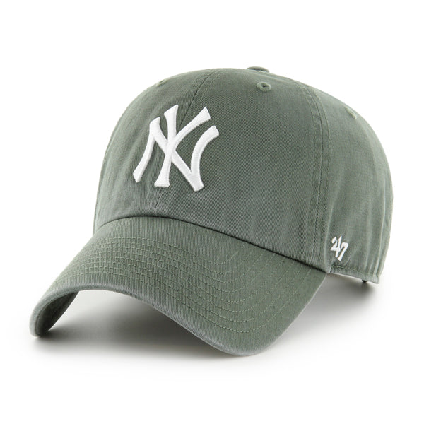 Pictured is this MLB New York Yankees ’47 CLEAN UP cap in green. 1