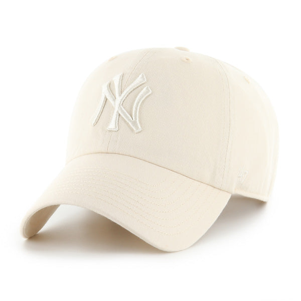 Pictured is this MLB New York Yankees ’47 CLEAN UP cap in cream. 1