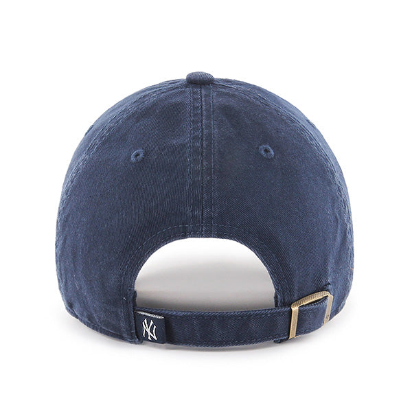 Pictured is this MLB New York Yankees ’47 CLEAN UP cap in navy. 2