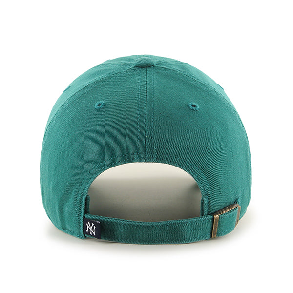 Pictured is this MLB New York Yankees ’47 CLEAN UP cap in green. 2