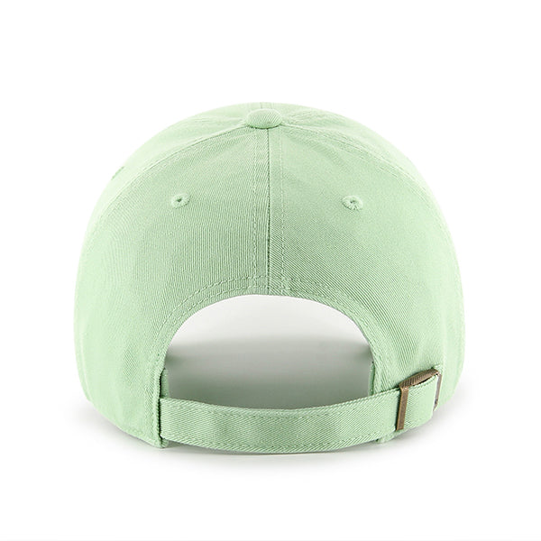 Pictured is this MLB New York Yankees ’47 CLEAN UP cap in pastel green. 2
