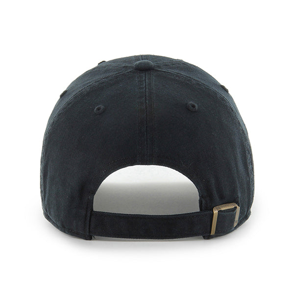Pictured is this Dog Mum Phrase Base Runner ’47 CLEAN UP cap in black. 2