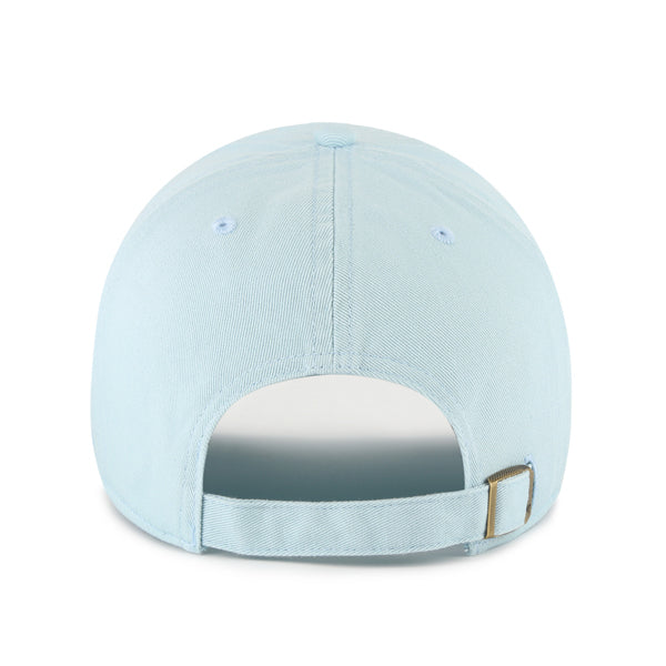 Pictured is this Daisy Icon Base Runner ’47 CLEAN UP cap in light blue. 2