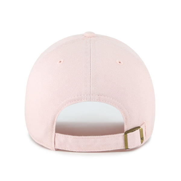 Pictured is this Love Icon Base Runner ’47 CLEAN UP cap in pink. 2