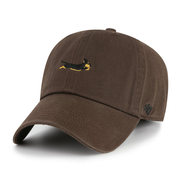 Pictured is this Dog Icon Dachshund Base Runner ’47 CLEAN UP cap in brown. 1