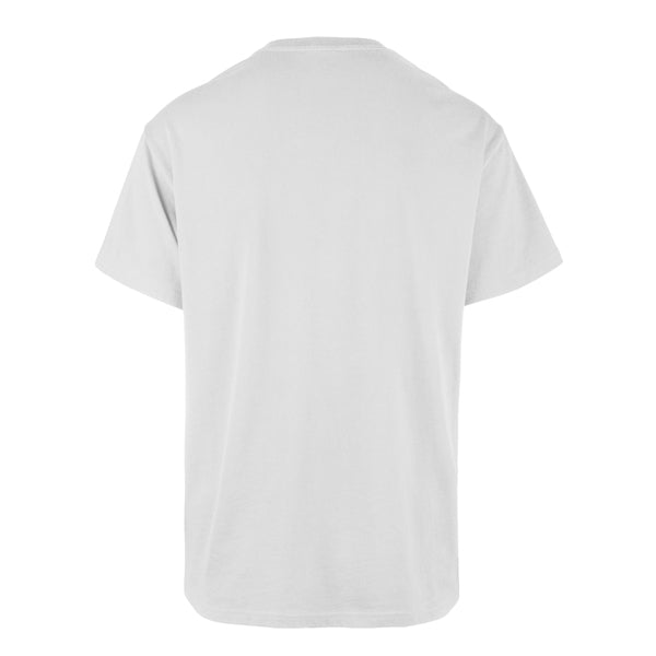 The model is wearing this MLB New York Yankees Base Runner Echo ’47 T-Shirt in white. 2