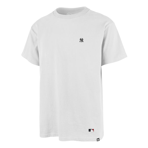 The model is wearing this MLB New York Yankees Base Runner Echo ’47 T-Shirt in white. 1