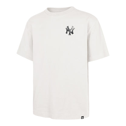 The model is wearing this MLB New York Yankees Herbarium Petiole ’47 Foundation T-Shirt in light beige. 1