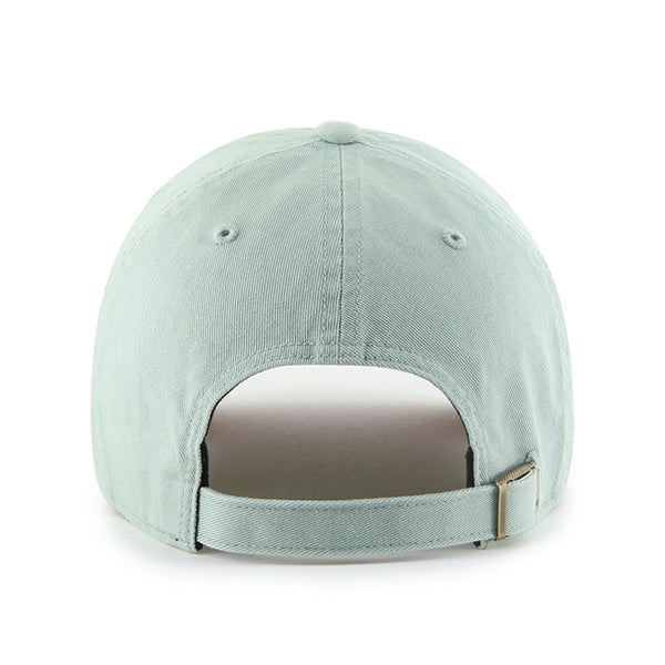Pictured is this MLB New York Yankees Ballpark '47 CLEAN UP cap in green. 2