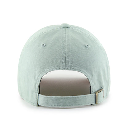 Pictured is this MLB New York Yankees Ballpark '47 CLEAN UP cap in green. 2