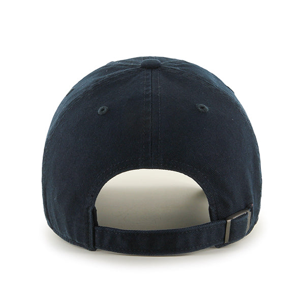Pictured is this MLB Boston Red Sox Base Runner '47 CLEAN UP cap in navy. 2