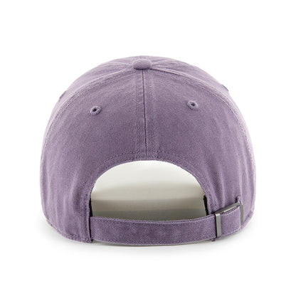 Pictured is this MLB New York Yankees Base Runner ’47 CLEAN UP cap in pastel purple. 2