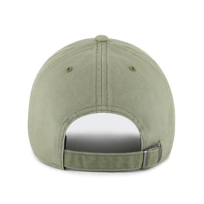 Pictured is this MLB New York Yankees Base Runner ’47 CLEAN UP cap in dark green. 2