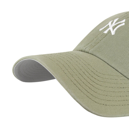 Pictured is this MLB New York Yankees Base Runner ’47 CLEAN UP cap in dark green. 3