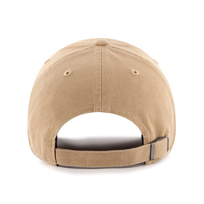 Pictured is this MLB New York Yankees Base Runner '47 CLEAN UP cap in beige. 2