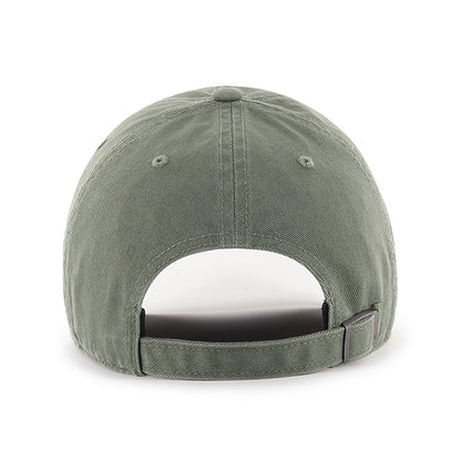 Pictured is this MLB New York Yankees Base Runner ’47 CLEAN UP cap in kelly green. 2