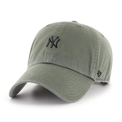 Pictured is this MLB New York Yankees Base Runner ’47 CLEAN UP cap in kelly green. 1